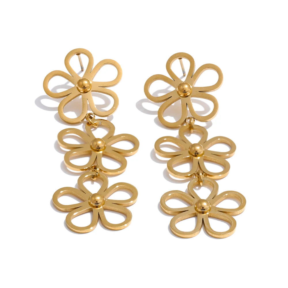 NOA earrings in gold – Velaroco