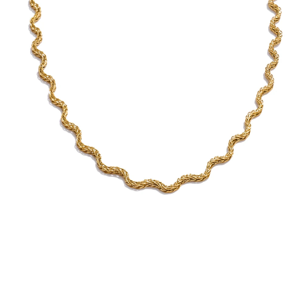 NORA necklace in gold – Velaroco